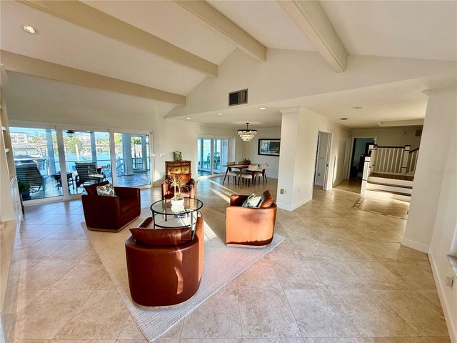 812 ISLAND WAY, Clearwater Beach, FL 33767