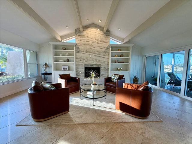 812 ISLAND WAY, Clearwater Beach, FL 33767