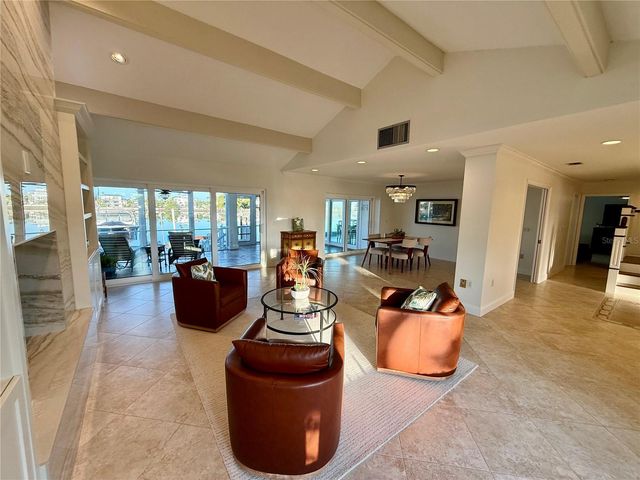 812 ISLAND WAY, Clearwater Beach, FL 33767