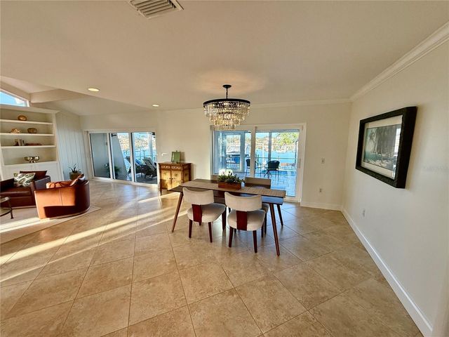 812 ISLAND WAY, Clearwater Beach, FL 33767