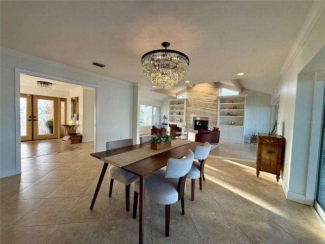 812 ISLAND WAY, Clearwater Beach, FL 33767