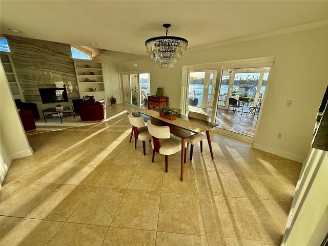 812 ISLAND WAY, Clearwater Beach, FL 33767