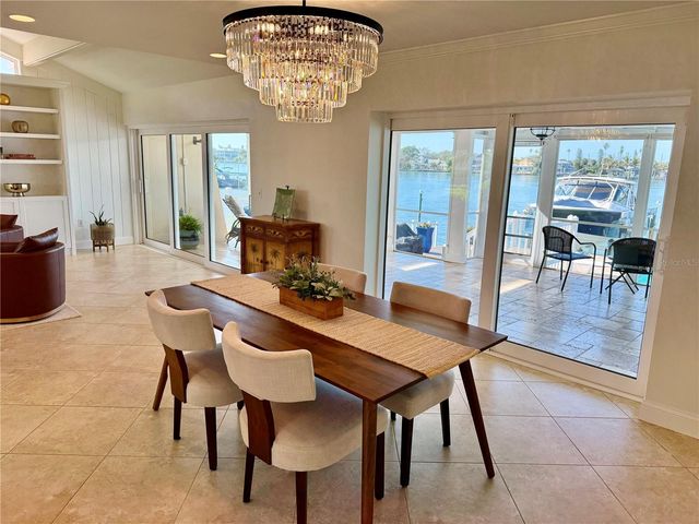 812 ISLAND WAY, Clearwater Beach, FL 33767