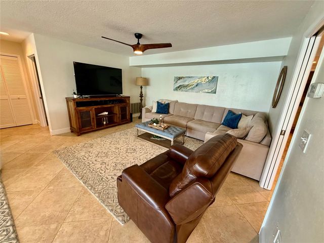 812 ISLAND WAY, Clearwater Beach, FL 33767