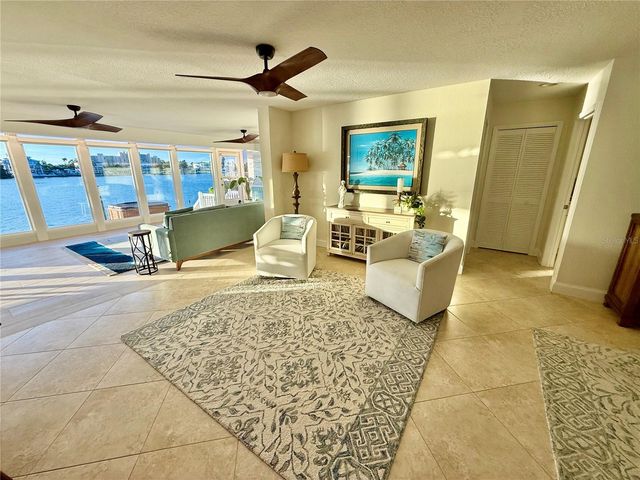 812 ISLAND WAY, Clearwater Beach, FL 33767