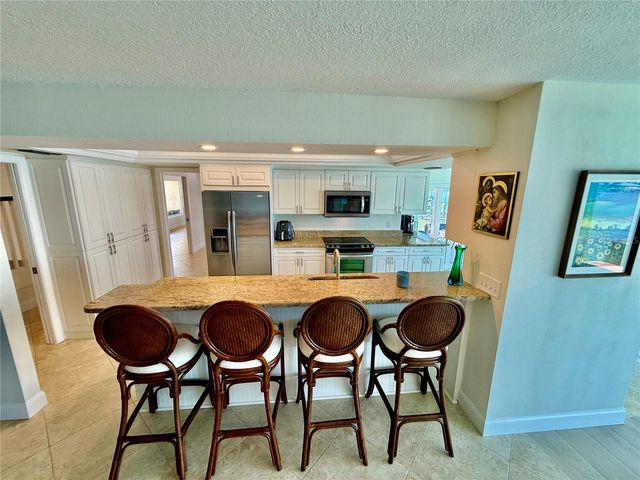 812 ISLAND WAY, Clearwater Beach, FL 33767