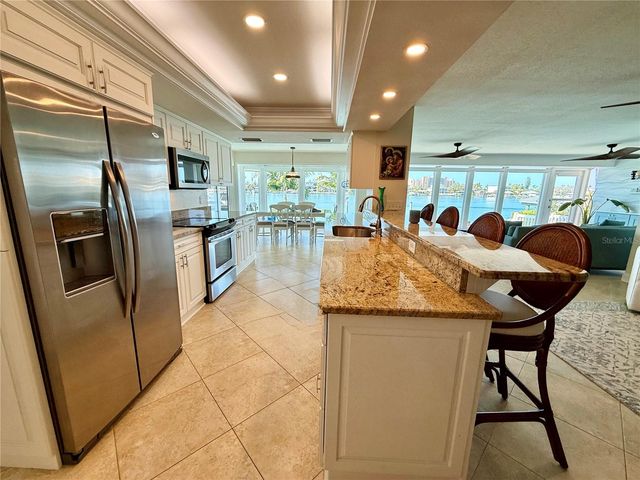 812 ISLAND WAY, Clearwater Beach, FL 33767