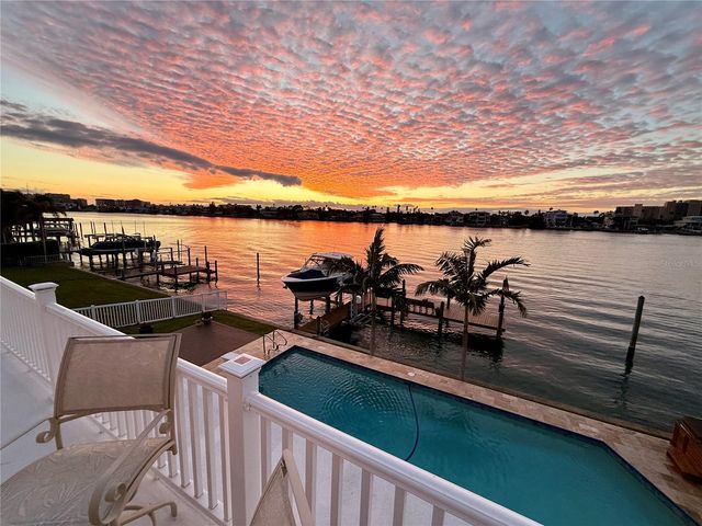 812 ISLAND WAY, Clearwater Beach, FL 33767