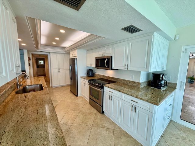 812 ISLAND WAY, Clearwater Beach, FL 33767