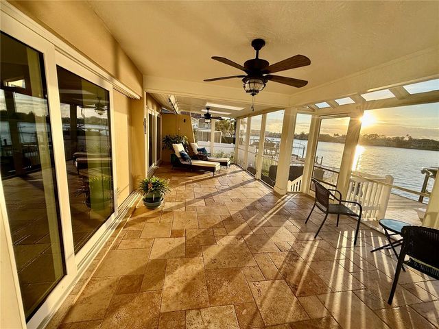 812 ISLAND WAY, Clearwater Beach, FL 33767