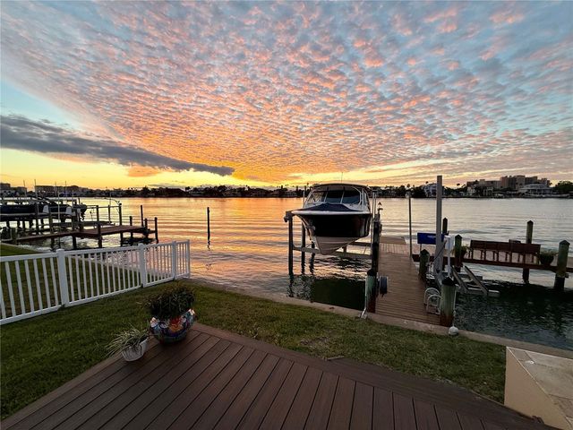 812 ISLAND WAY, Clearwater Beach, FL 33767