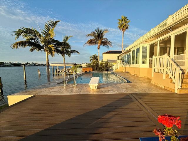 812 ISLAND WAY, Clearwater Beach, FL 33767