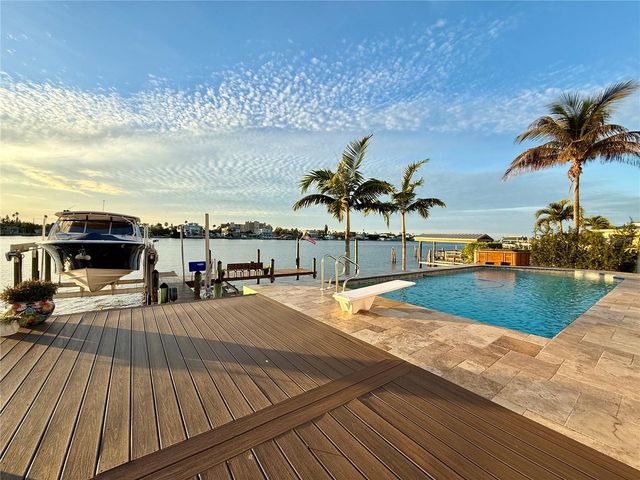 812 ISLAND WAY, Clearwater Beach, FL 33767