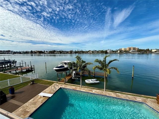 812 ISLAND WAY, Clearwater Beach, FL 33767