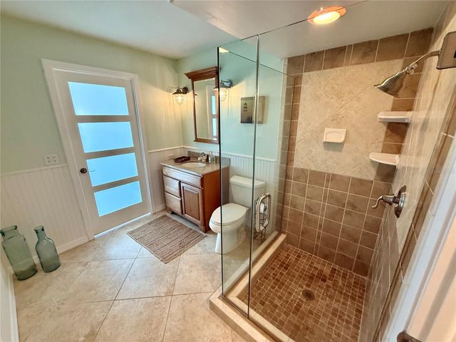 812 ISLAND WAY, Clearwater Beach, FL 33767