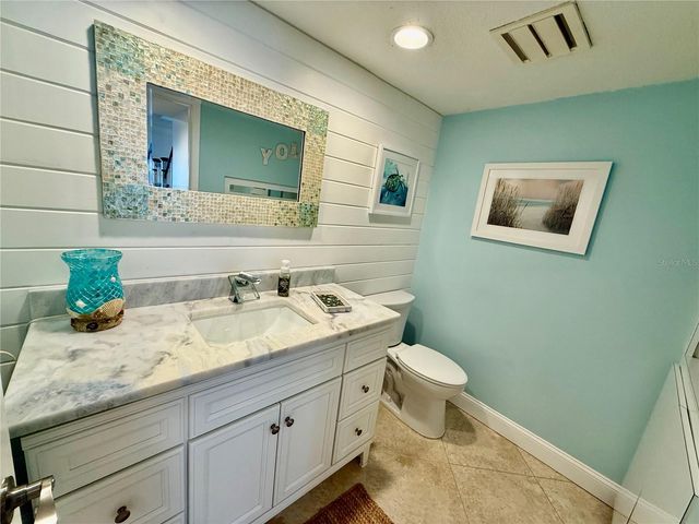 812 ISLAND WAY, Clearwater Beach, FL 33767