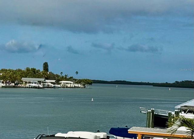 812 ISLAND WAY, Clearwater Beach, FL 33767