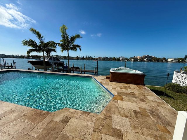 812 ISLAND WAY, Clearwater Beach, FL 33767