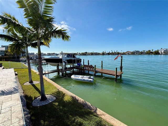 812 ISLAND WAY, Clearwater Beach, FL 33767