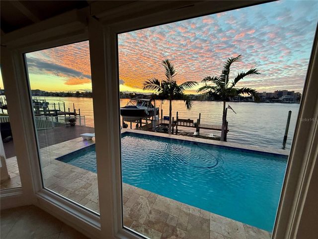 812 ISLAND WAY, Clearwater Beach, FL 33767