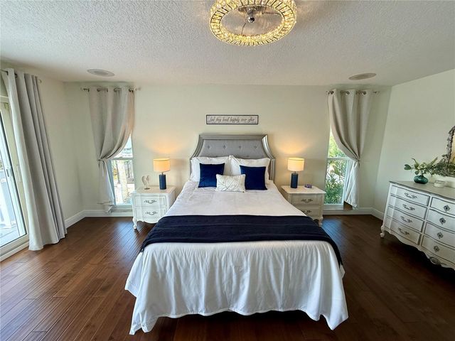 812 ISLAND WAY, Clearwater Beach, FL 33767