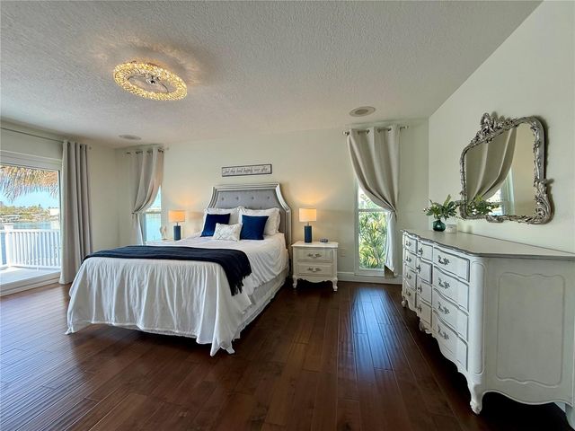 812 ISLAND WAY, Clearwater Beach, FL 33767