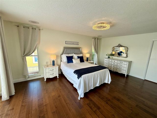 812 ISLAND WAY, Clearwater Beach, FL 33767