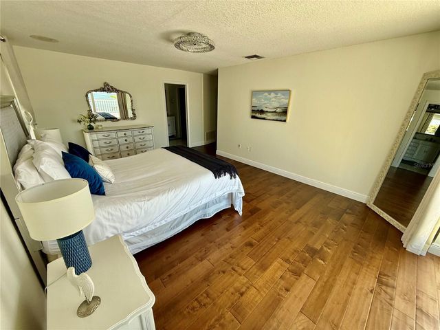 812 ISLAND WAY, Clearwater Beach, FL 33767