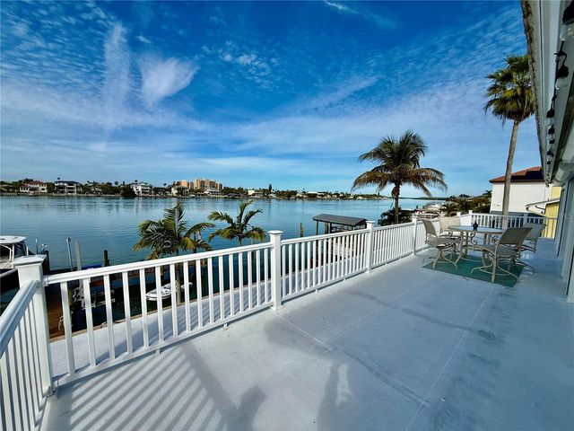 812 ISLAND WAY, Clearwater Beach, FL 33767