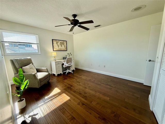 812 ISLAND WAY, Clearwater Beach, FL 33767