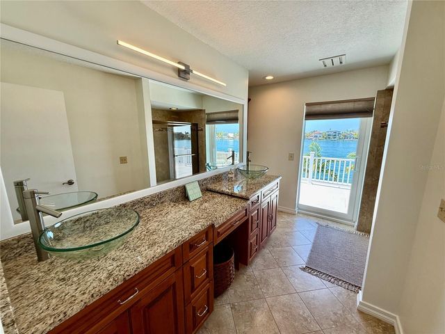 812 ISLAND WAY, Clearwater Beach, FL 33767