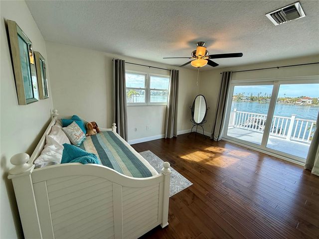 812 ISLAND WAY, Clearwater Beach, FL 33767