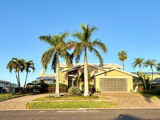 812 ISLAND WAY, Clearwater Beach, FL 33767