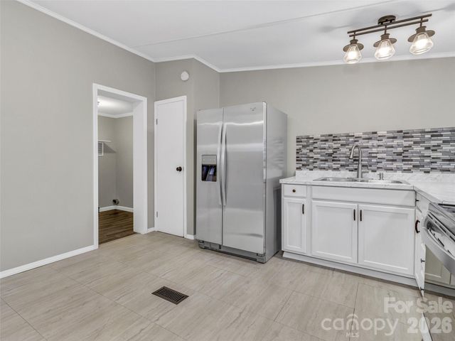 133 Kristey Lane, Hendersonville, NC 28792