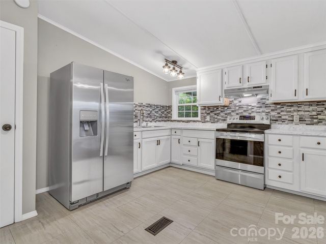 133 Kristey Lane, Hendersonville, NC 28792