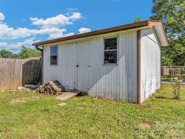 133 Kristey Lane, Hendersonville, NC 28792