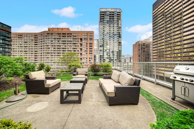 240 E Illinois Street 1004, Chicago, IL 60611