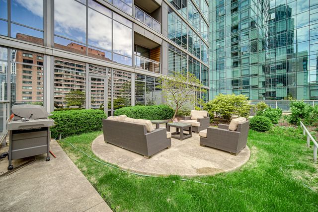 240 E Illinois Street 1004, Chicago, IL 60611