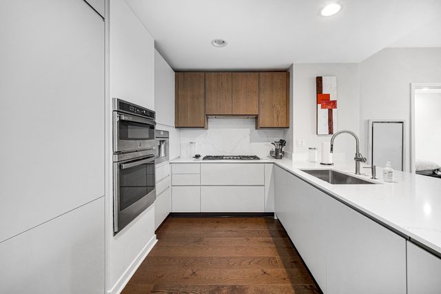240 E Illinois Street 1004, Chicago, IL 60611