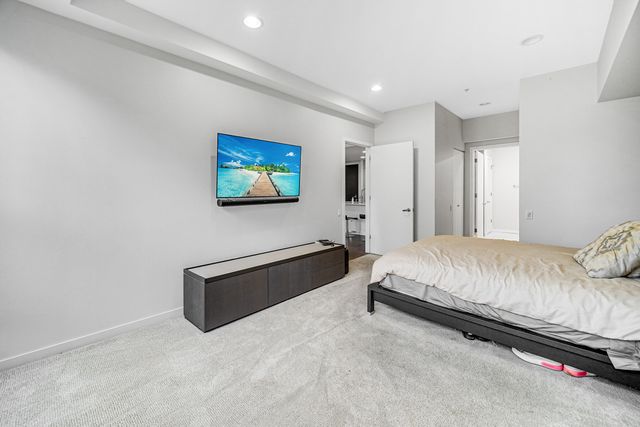 240 E Illinois Street 1004, Chicago, IL 60611