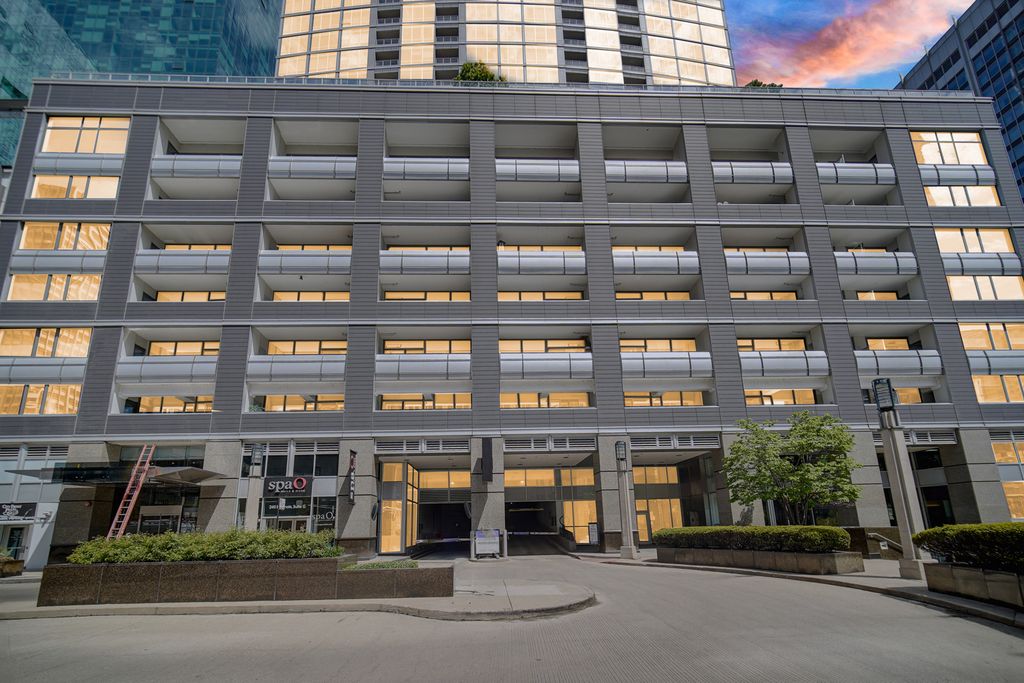 240 E Illinois Street 1004, Chicago, IL 60611
