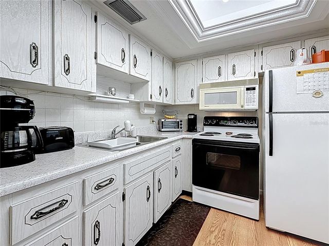 861 MAPLE COURT 205, Dunedin, FL 34698
