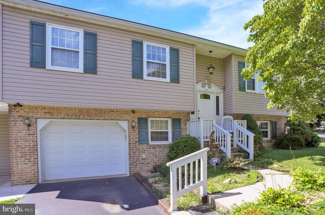 320 N WALNUT ST, Wernersville, PA 19565