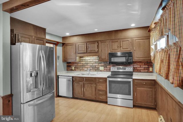 320 N WALNUT ST, Wernersville, PA 19565