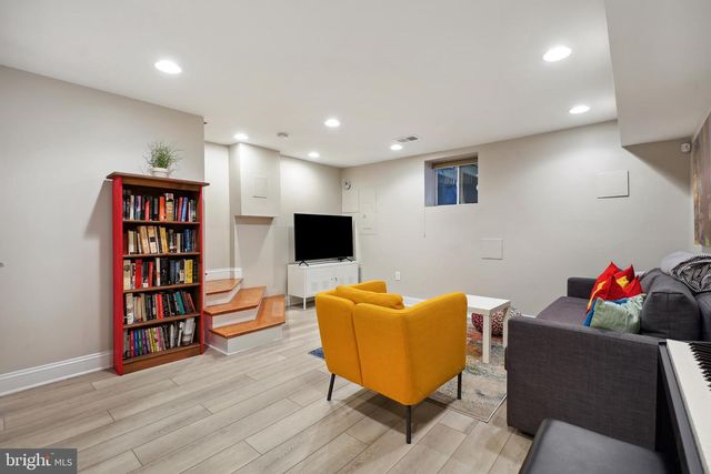 1917 H ST NE, Washington, DC 20002