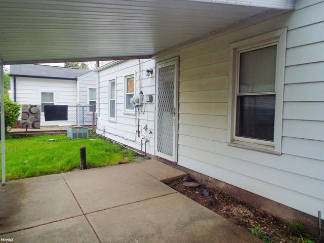 18744 Roscommon Street, Harper Woods, MI 48225