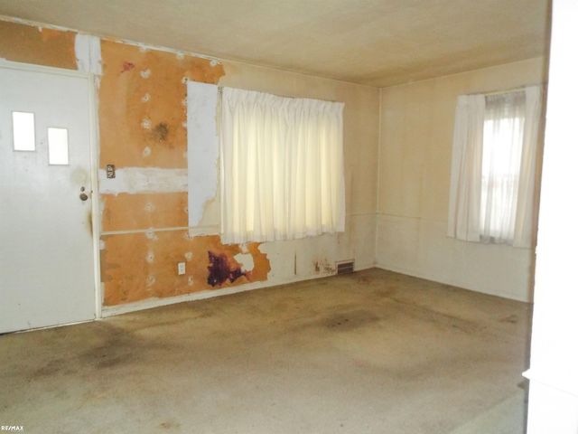 18744 Roscommon Street, Harper Woods, MI 48225