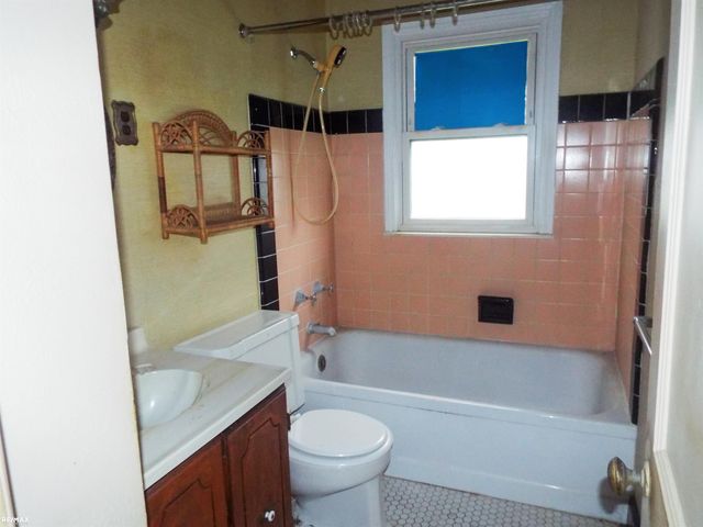 18744 Roscommon Street, Harper Woods, MI 48225