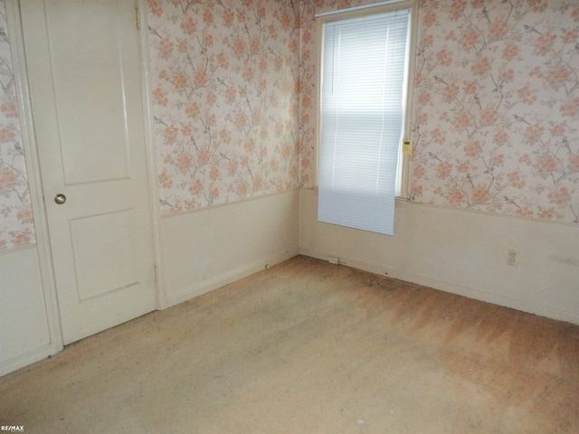 18744 Roscommon Street, Harper Woods, MI 48225