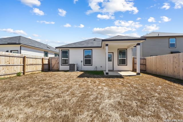 14223 Gamefish Run, Elmendorf, TX 78112